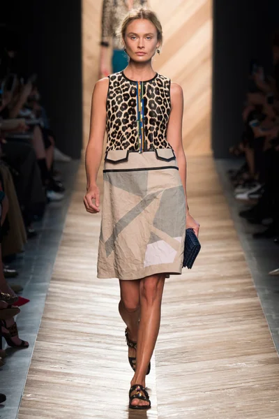 Look 4